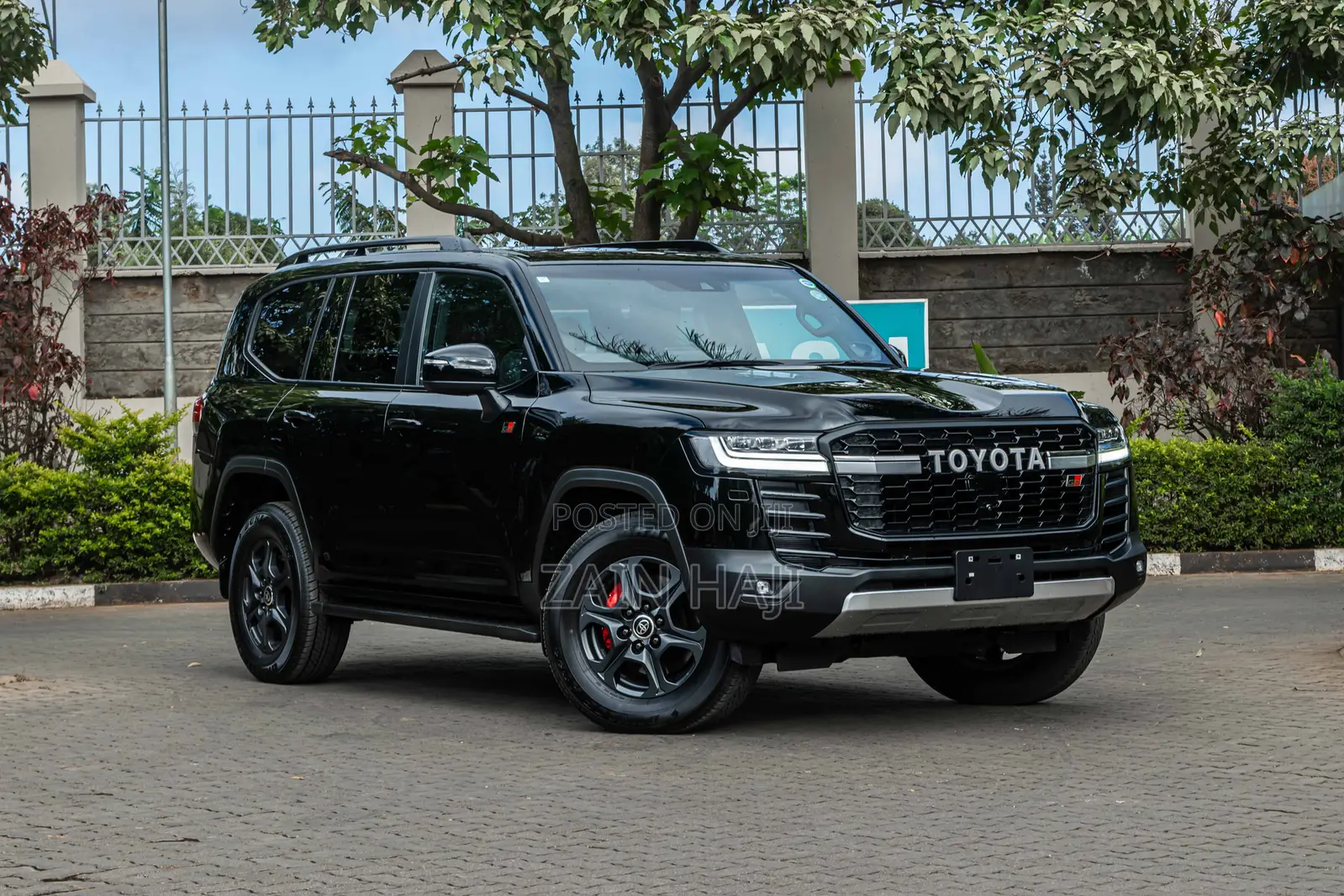 Toyota Land Cruiser LC300 2023 Black