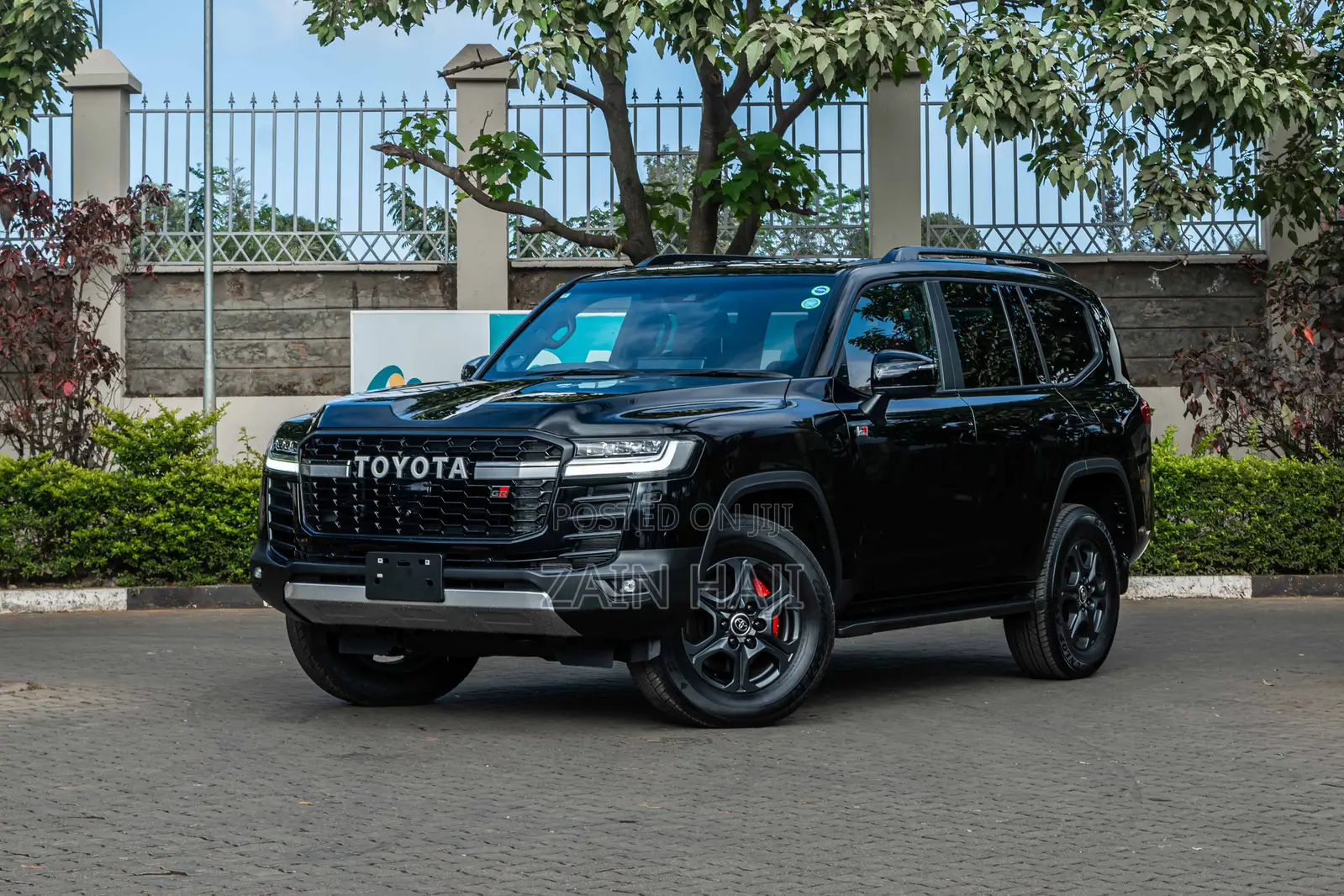 Toyota Land Cruiser LC300 2023 Black