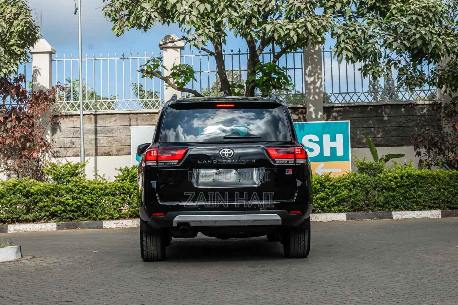Toyota Land Cruiser LC300 2023 Black