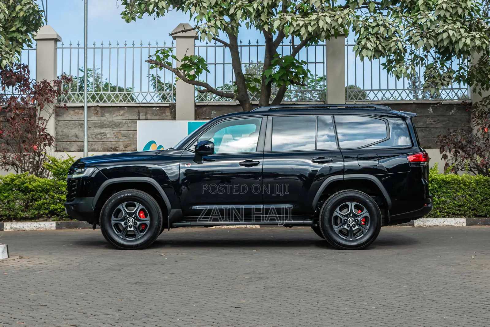 Toyota Land Cruiser LC300 2023 Black