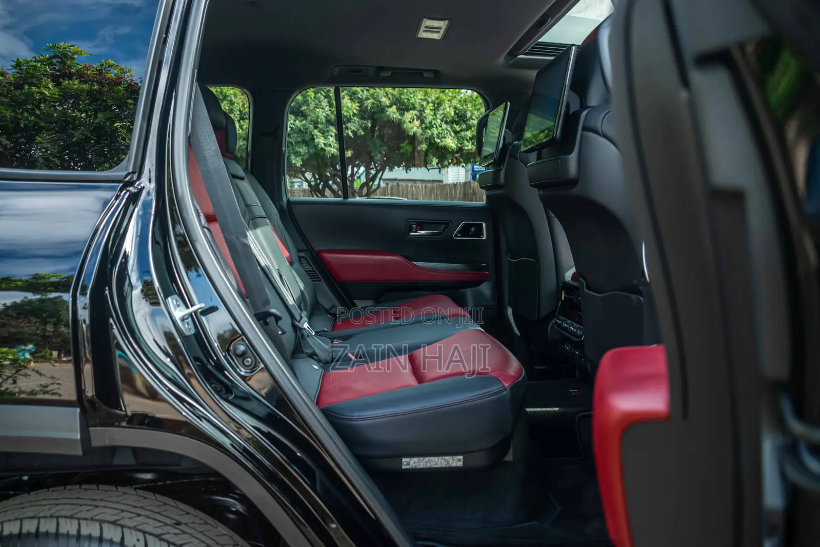 Toyota Land Cruiser LC300 2023 Black