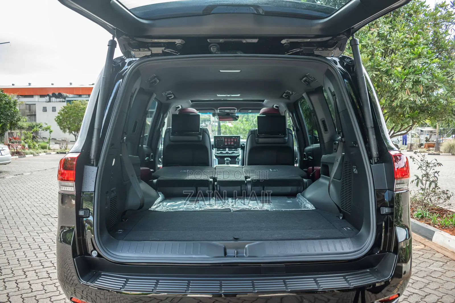 Toyota Land Cruiser LC300 2023 Black