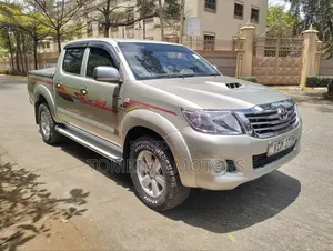 Toyota Hilux 2010 Gold