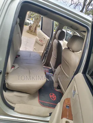 Toyota Hilux 2010 Gold