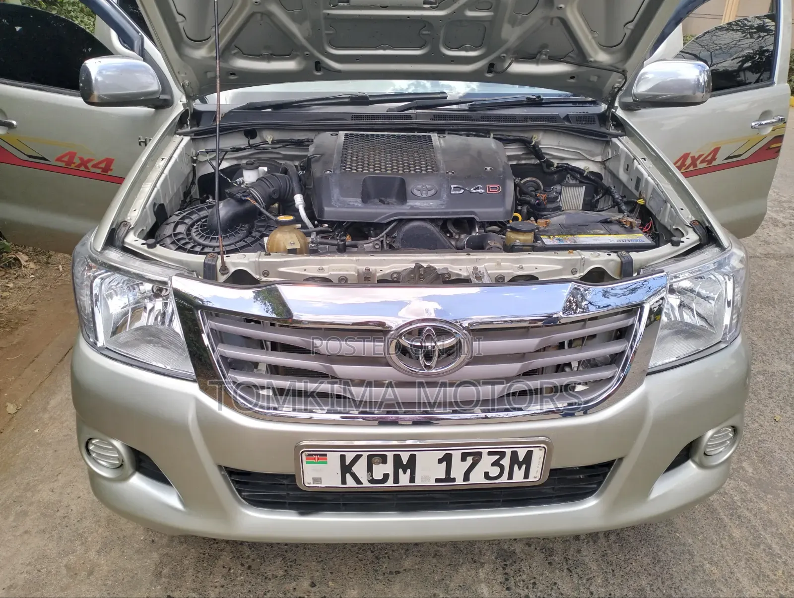 Toyota Hilux 2010 Gold