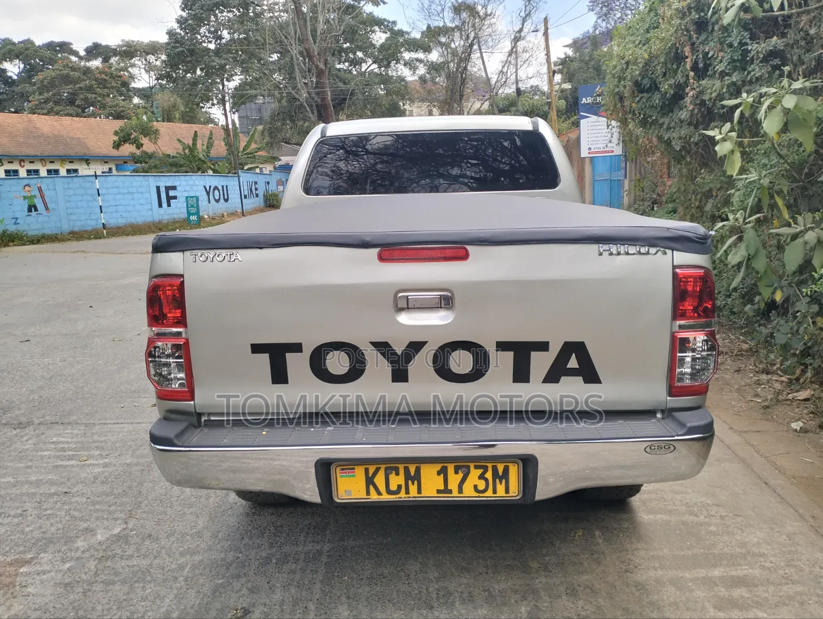 Toyota Hilux 2010 Gold