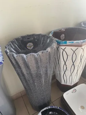 Floor-Standing or Stand-Alone Pedestal Wash Basin.