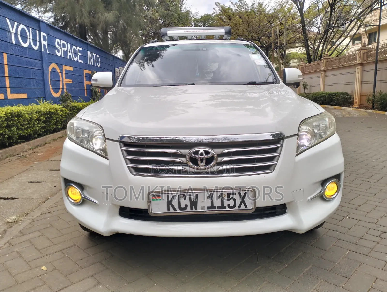 Toyota Vanguard 2012 White