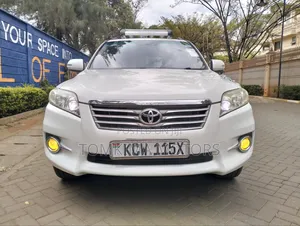 Toyota Vanguard 2012 White