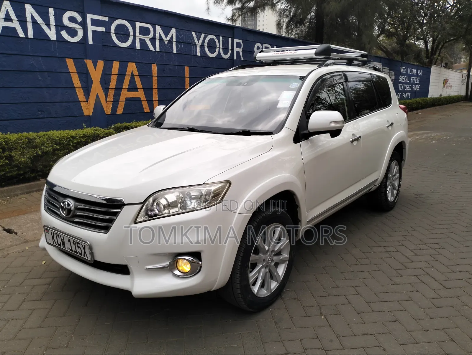 Toyota Vanguard 2012 White