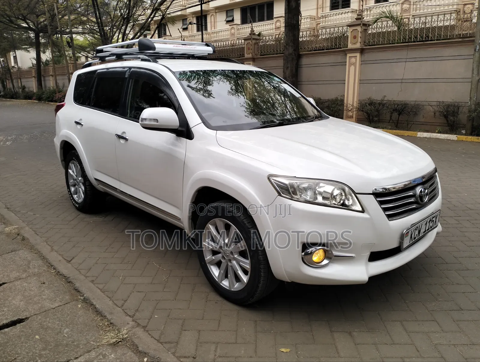 Toyota Vanguard 2012 White
