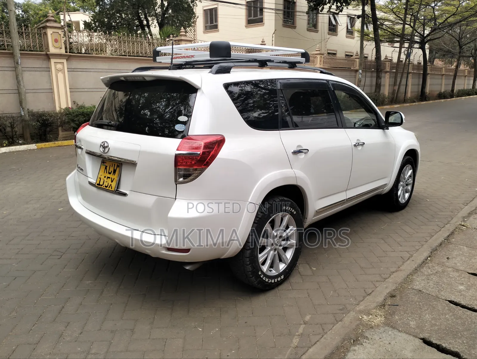 Toyota Vanguard 2012 White