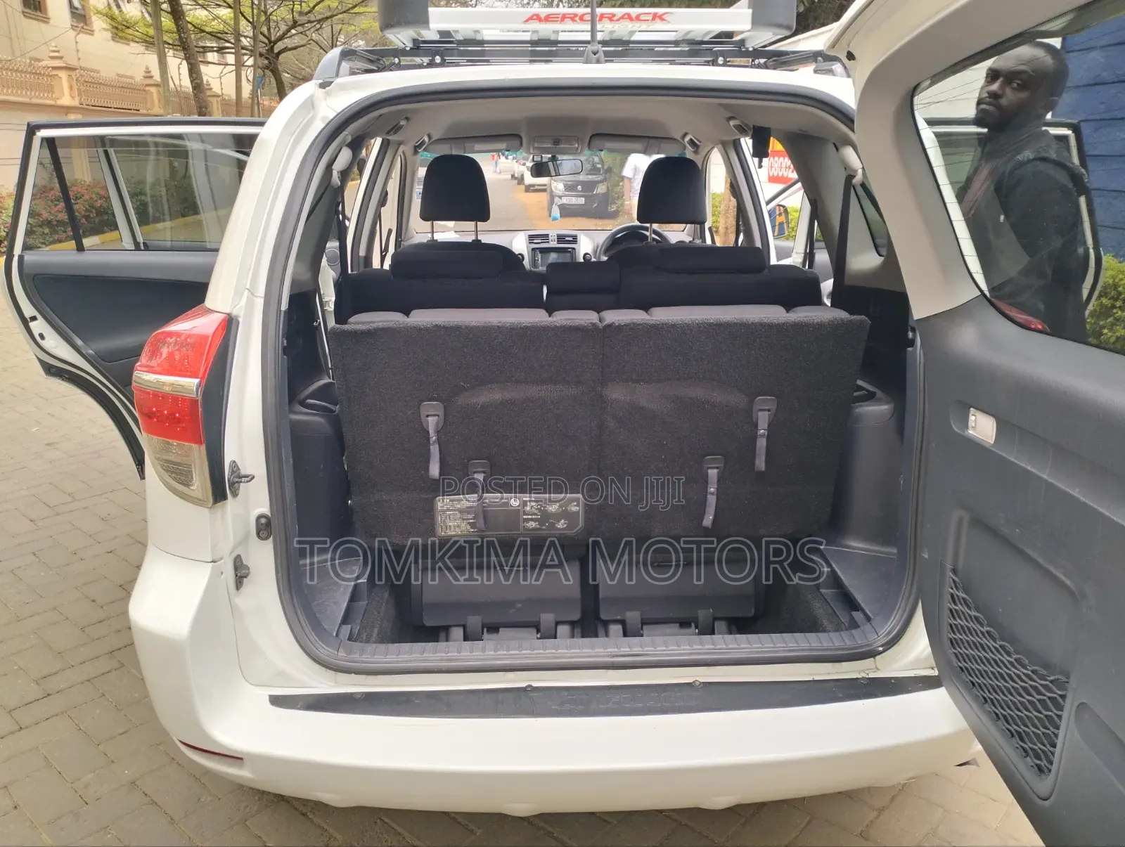 Toyota Vanguard 2012 White