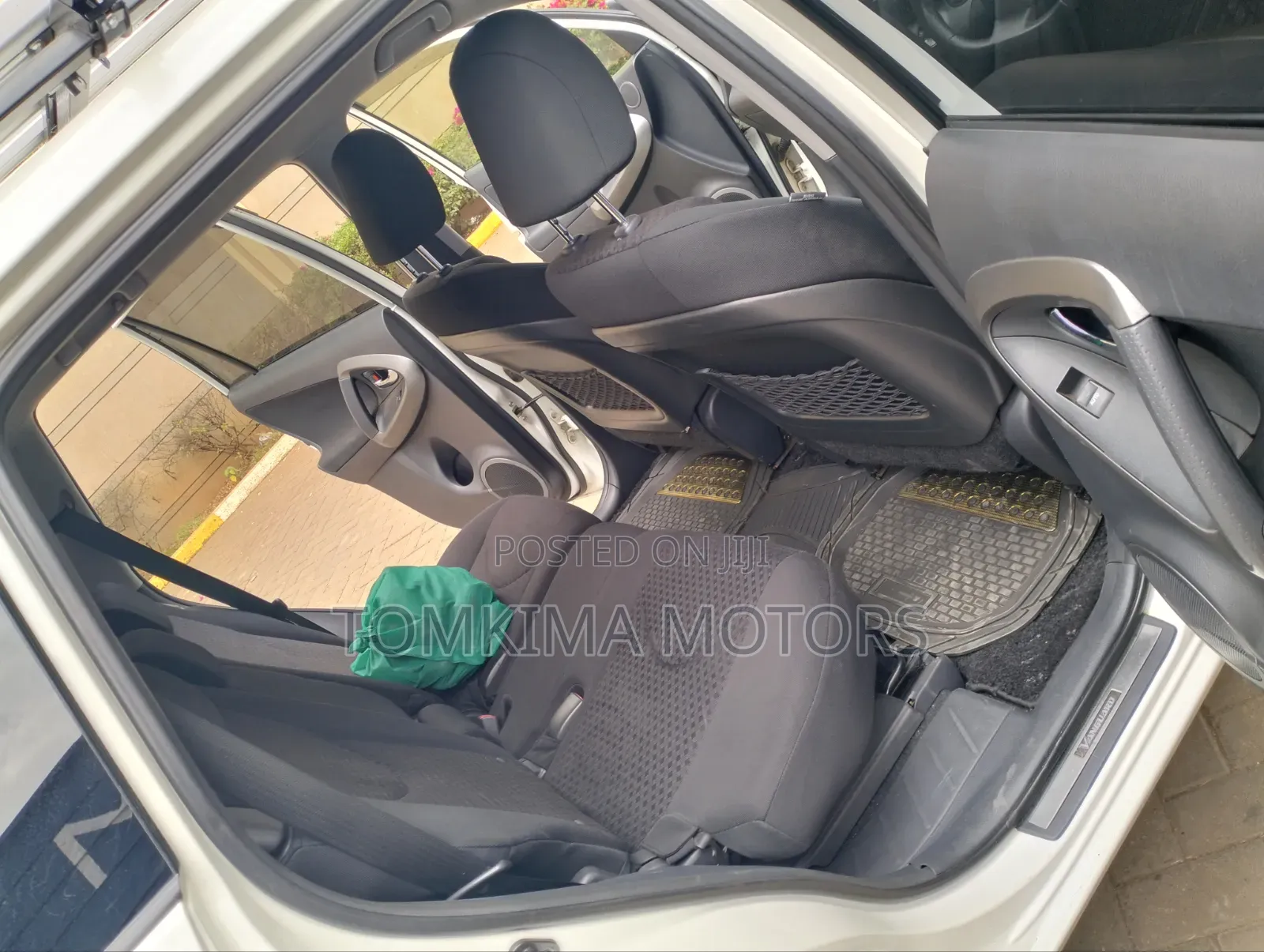 Toyota Vanguard 2012 White