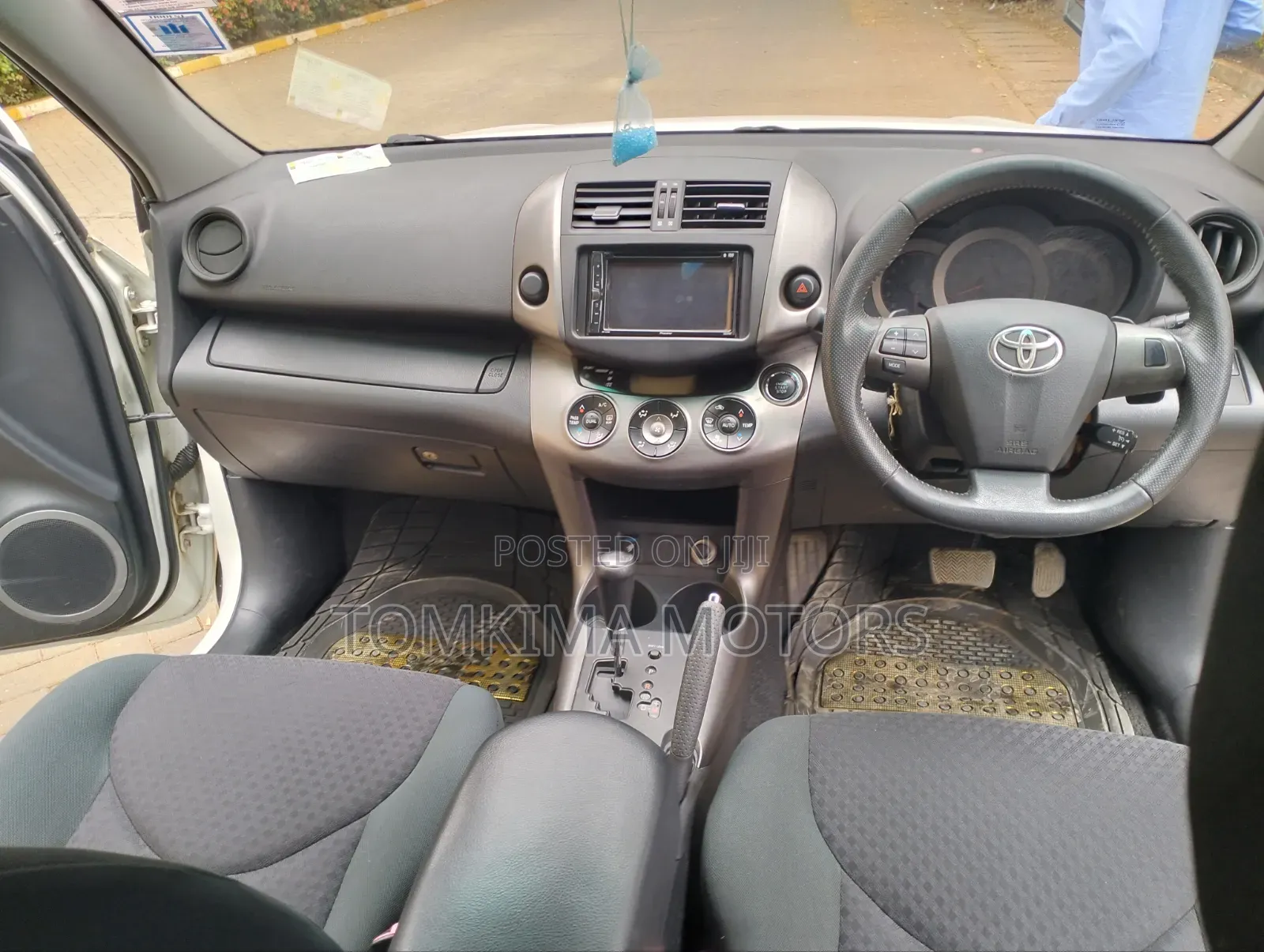 Toyota Vanguard 2012 White