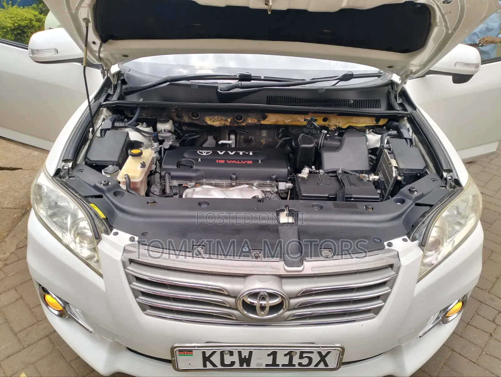 Toyota Vanguard 2012 White