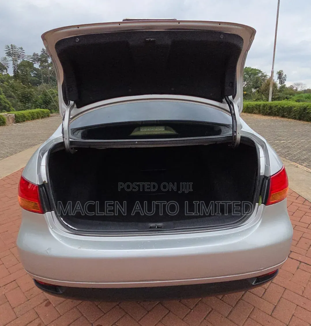Nissan Bluebird 2012 Silver