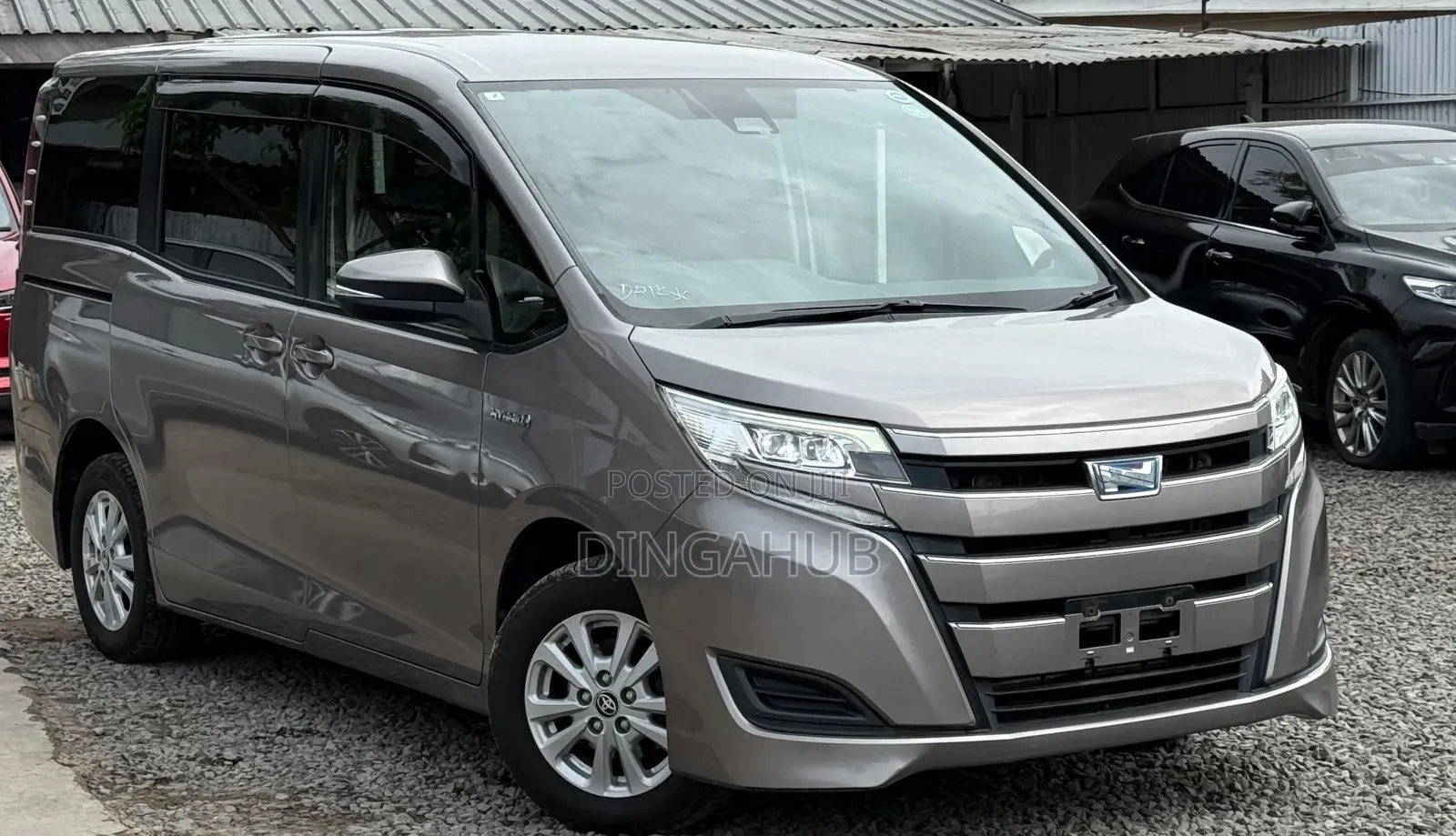 Toyota Noah 1.8 FWD Hybrid (7 seater) 2019 Brown
