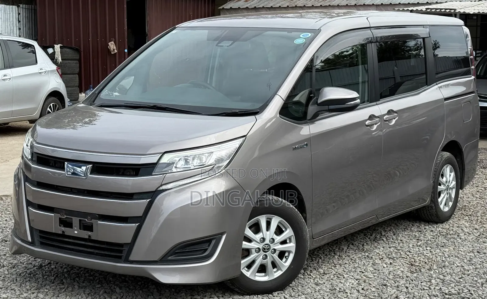 Toyota Noah 1.8 FWD Hybrid (7 seater) 2019 Brown