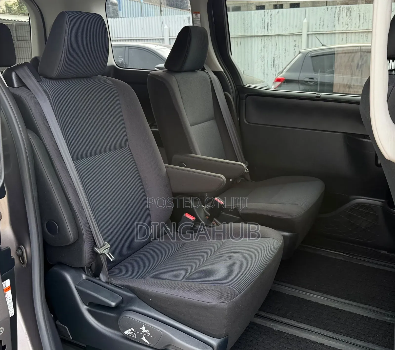Toyota Noah 1.8 FWD Hybrid (7 seater) 2019 Brown