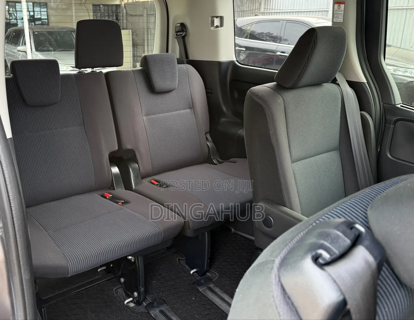 Toyota Noah 1.8 FWD Hybrid (7 seater) 2019 Brown