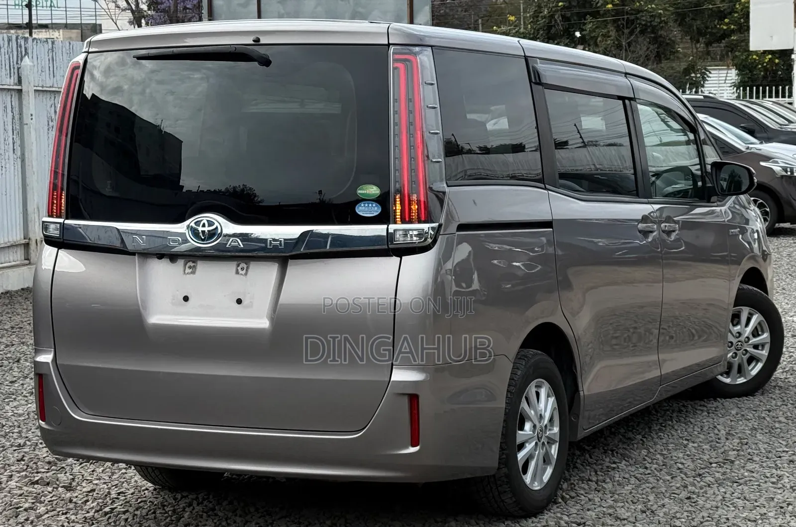Toyota Noah 1.8 FWD Hybrid (7 seater) 2019 Brown