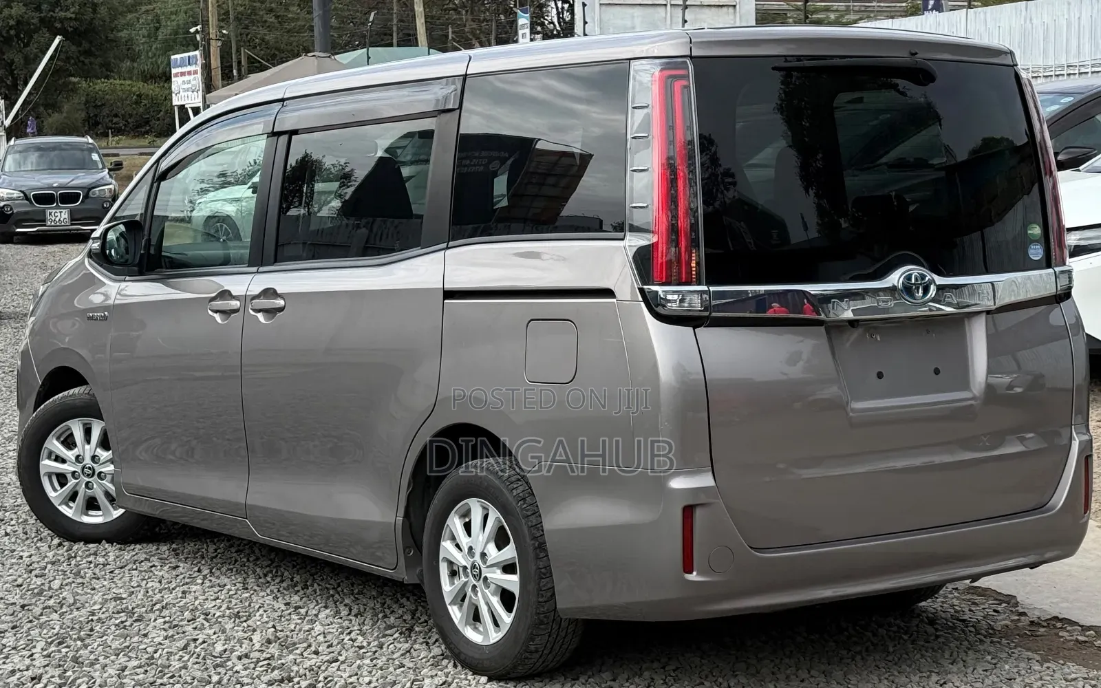 Toyota Noah 1.8 FWD Hybrid (7 seater) 2019 Brown