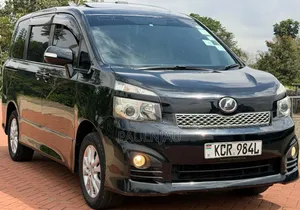 Toyota Voxy 2011