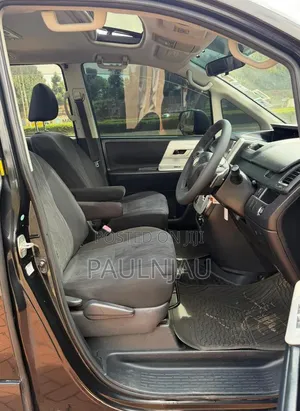 Toyota Voxy 2011
