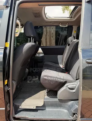 Toyota Voxy 2011