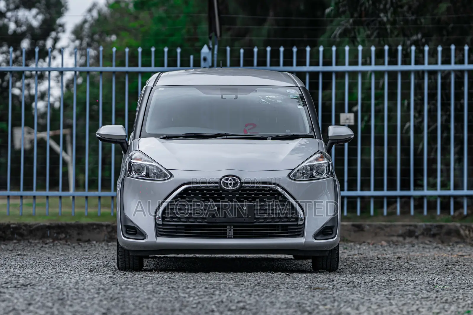 Toyota Sienta 2020 Silver