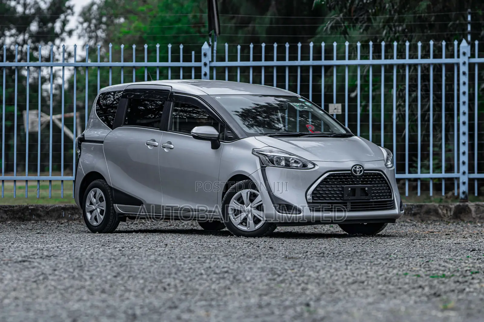 Toyota Sienta 2020 Silver