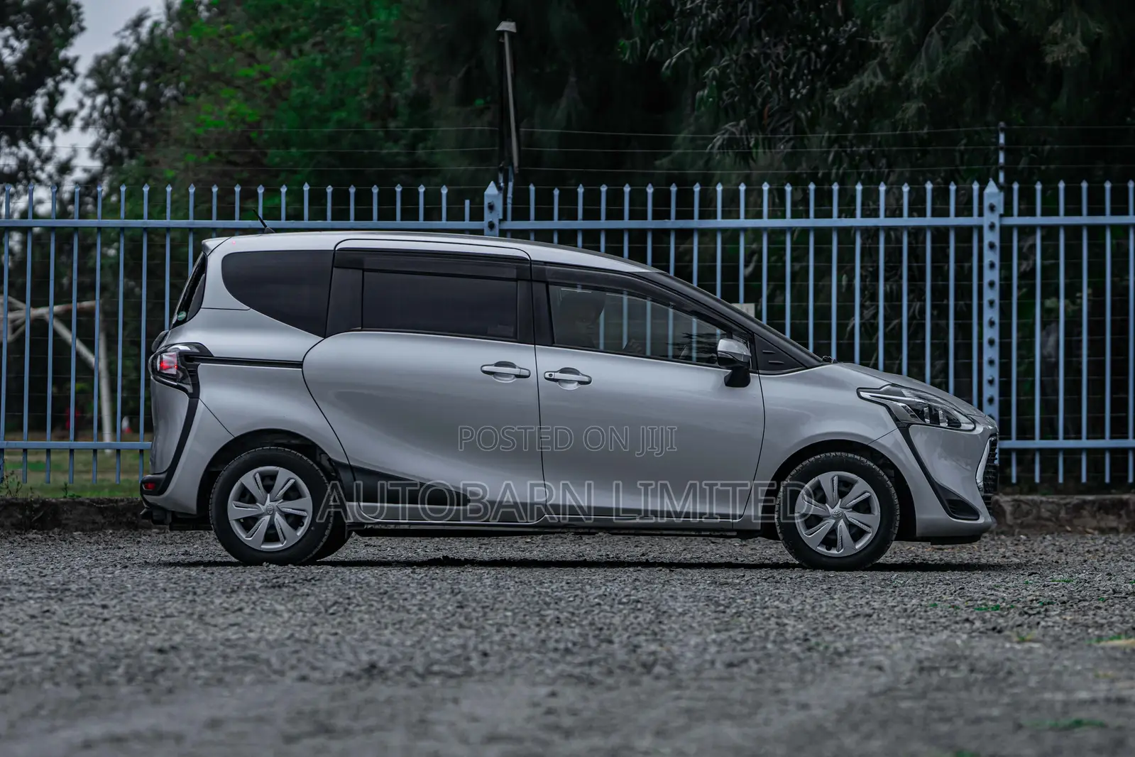 Toyota Sienta 2020 Silver