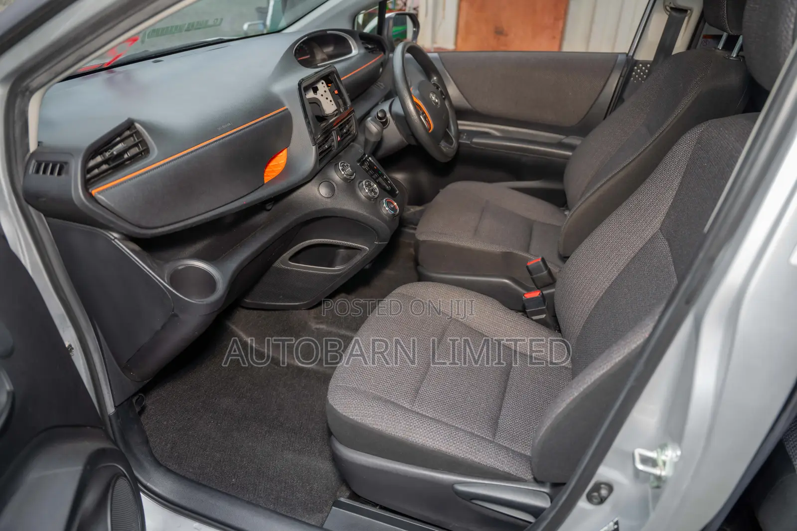 Toyota Sienta 2020 Silver