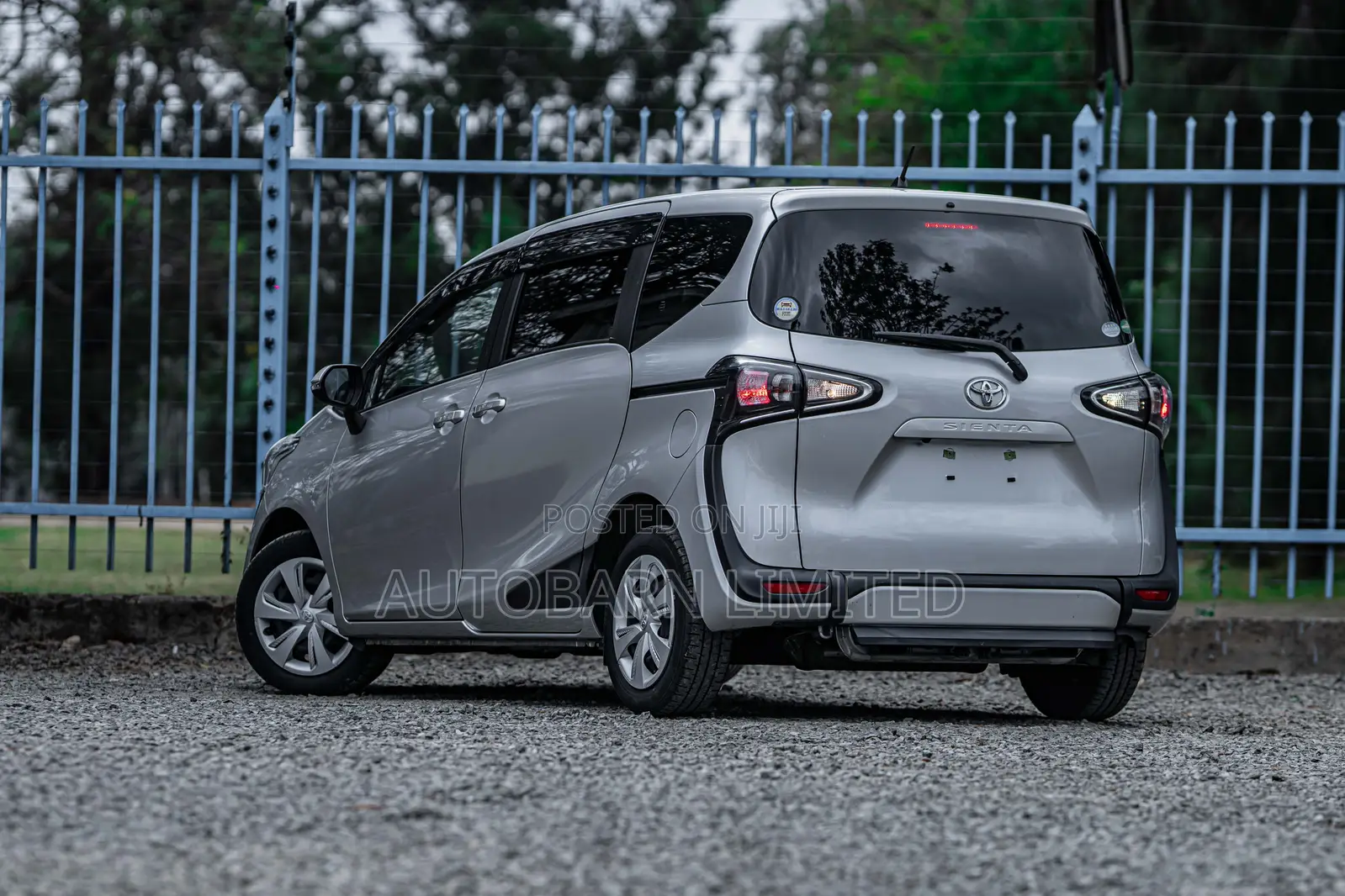 Toyota Sienta 2020 Silver