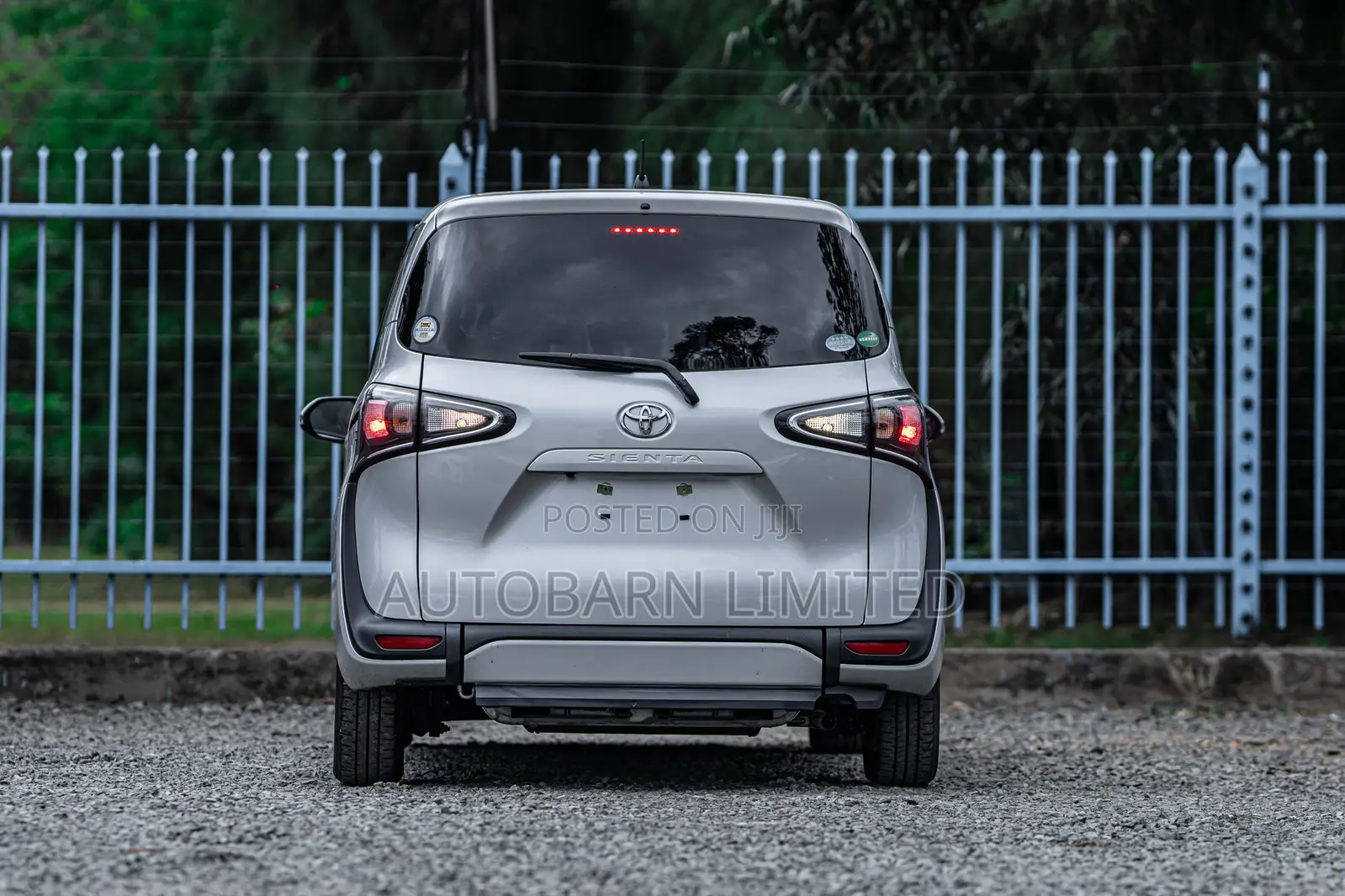 Toyota Sienta 2020 Silver