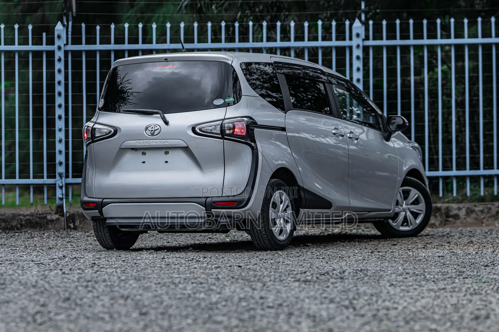 Toyota Sienta 2020 Silver