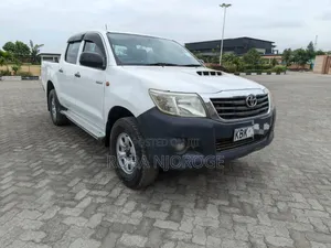 Toyota Hilux 2.5 D-4D Double Cab 4x4 SRX 2007 White