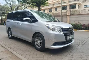 Toyota Noah 2015 Silver