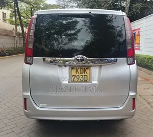 Toyota Noah 2015 Silver