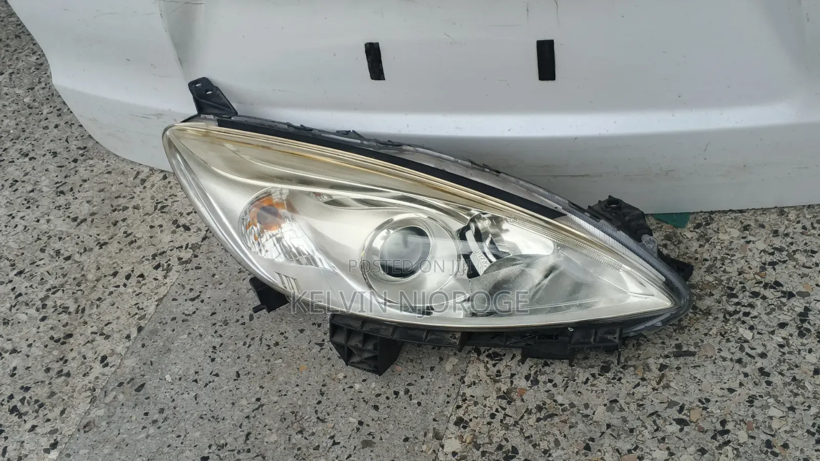Mazda Premacy 2010-2012 Headlight