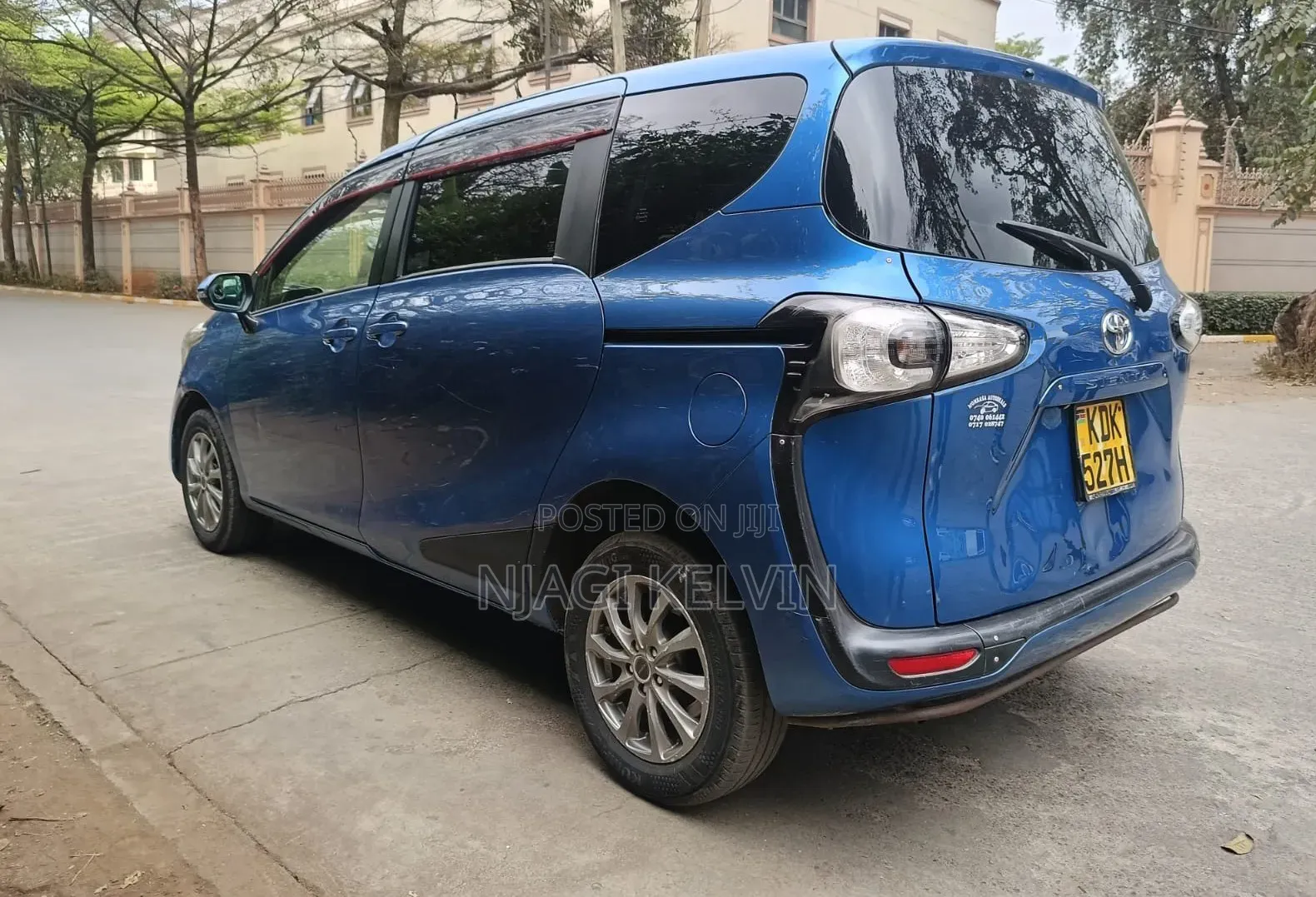 Toyota Sienta 2015 Blue