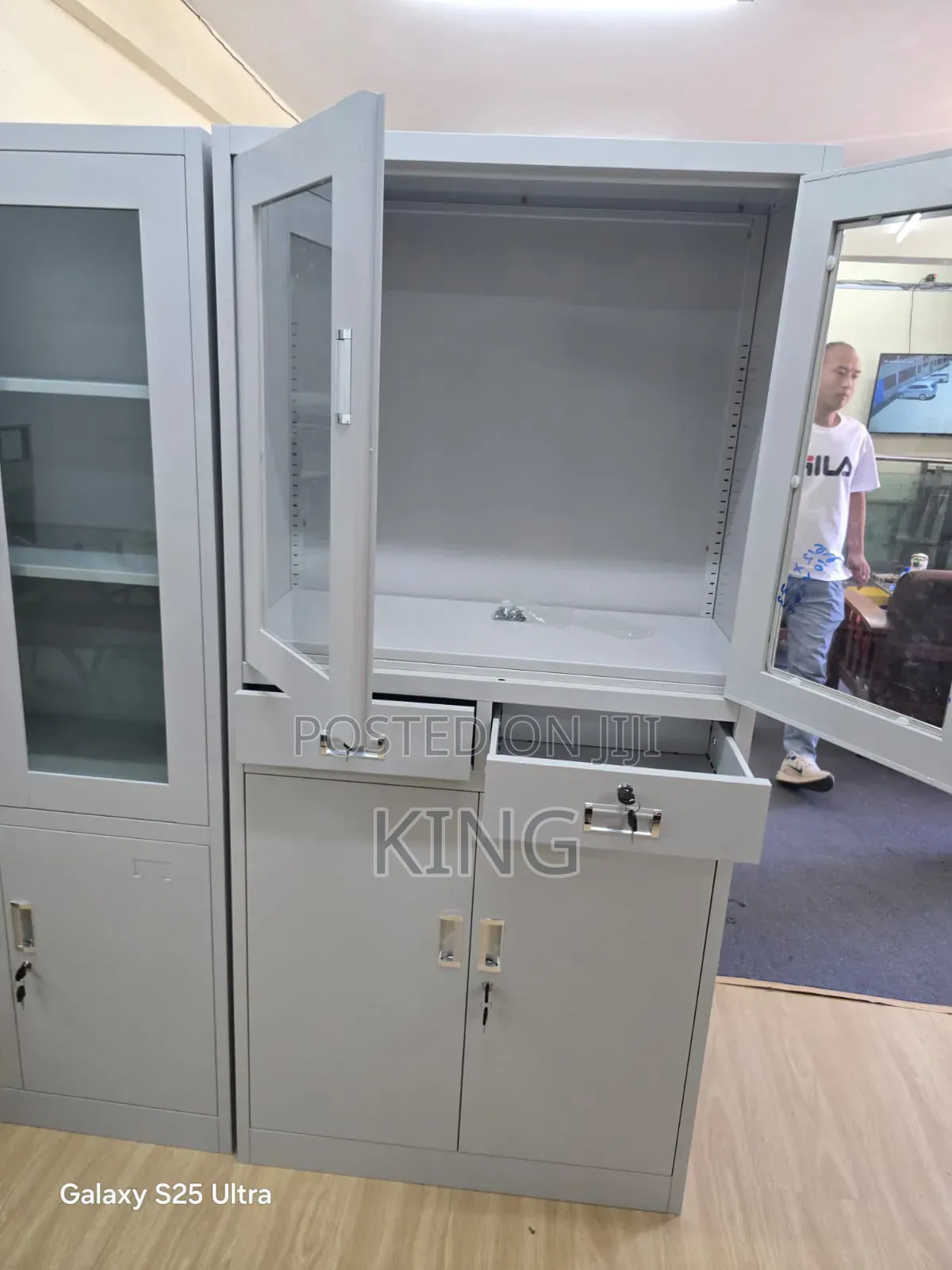 Halfe Glass/80c/Ometal Cabinet