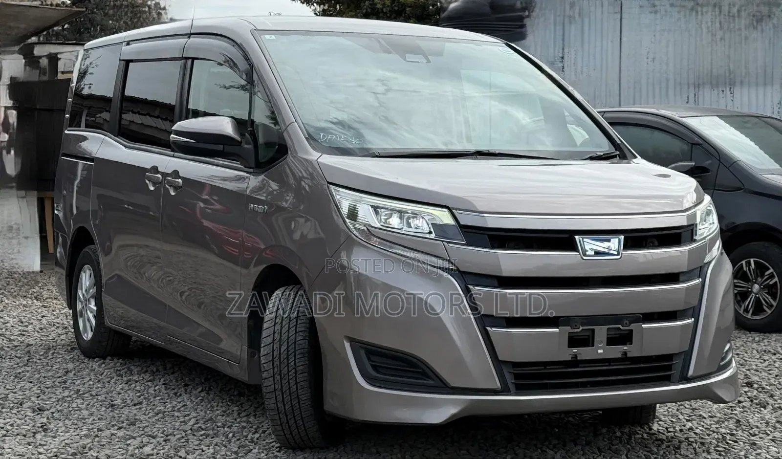 Toyota Noah 1.8 FWD Hybrid (7 seater) 2019 Gray