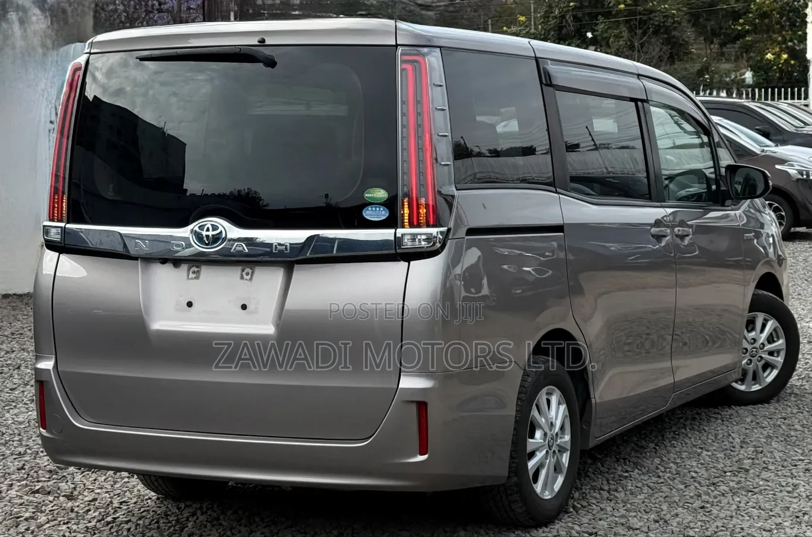 Toyota Noah 1.8 FWD Hybrid (7 seater) 2019 Gray