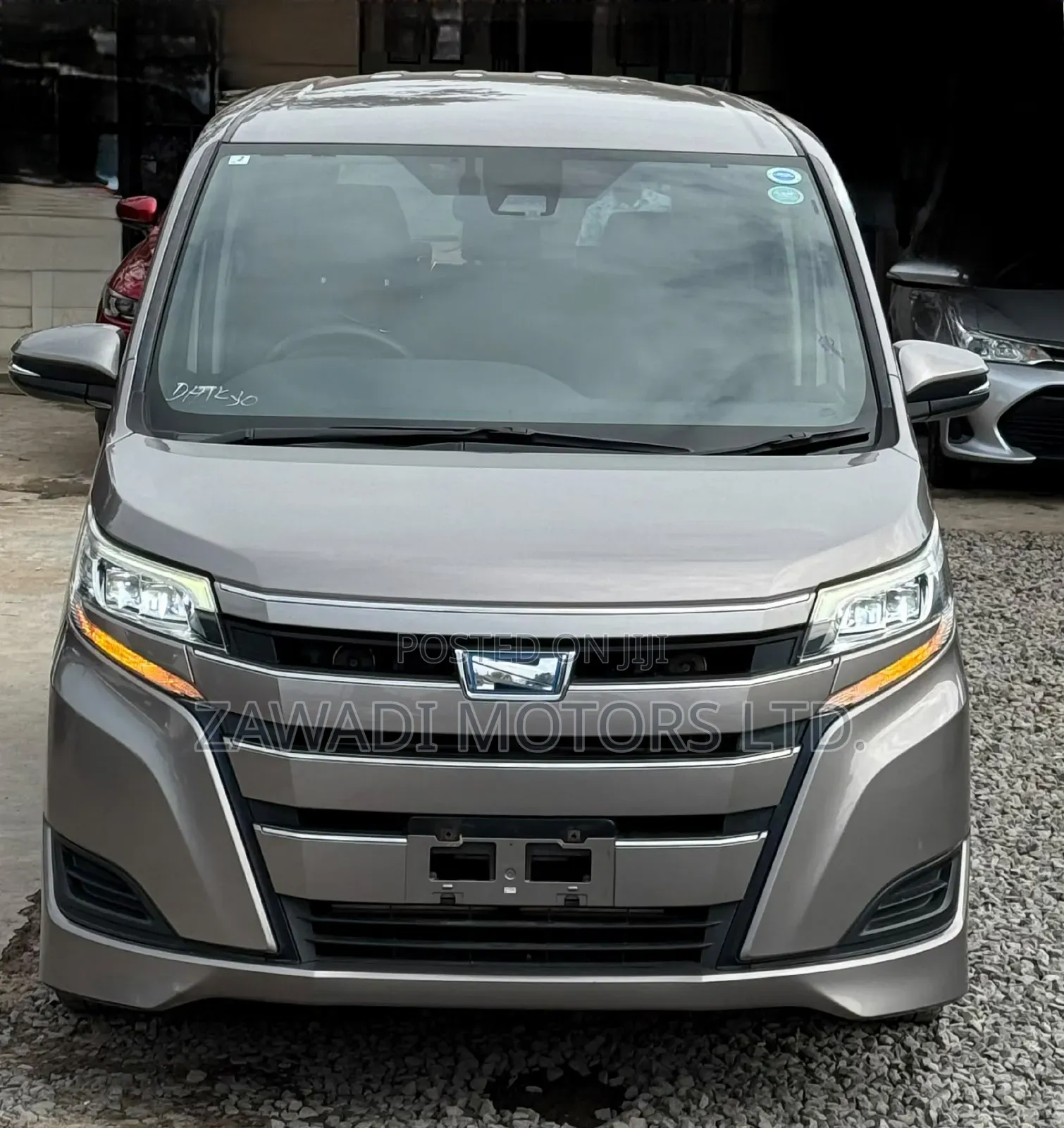 Toyota Noah 1.8 FWD Hybrid (7 seater) 2019 Gray
