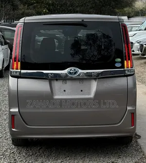 Toyota Noah 1.8 FWD Hybrid (7 seater) 2019 Gray
