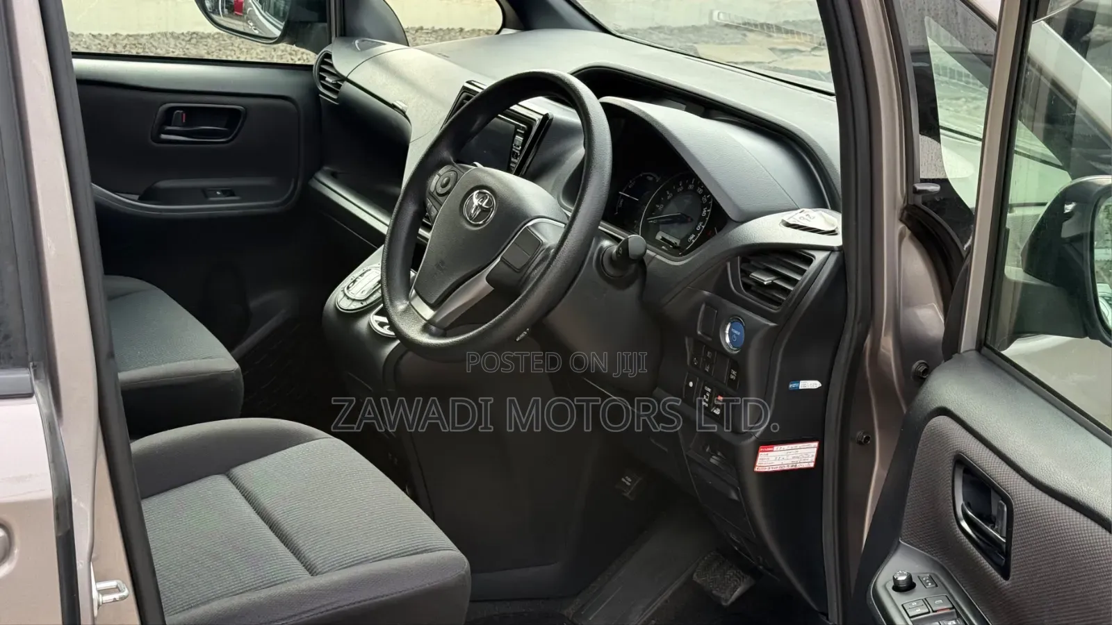 Toyota Noah 1.8 FWD Hybrid (7 seater) 2019 Gray