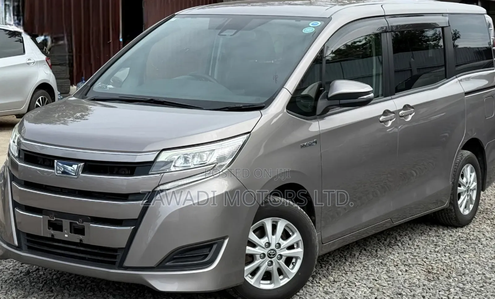 Toyota Noah 1.8 FWD Hybrid (7 seater) 2019 Gray