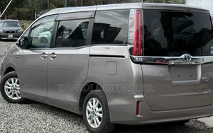 Toyota Noah 1.8 FWD Hybrid (7 seater) 2019 Gray